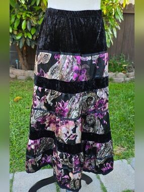 Dressbarn Black Boho Velvet Tiered Maxi Skirt Purple Floral Size 20W Plus Size